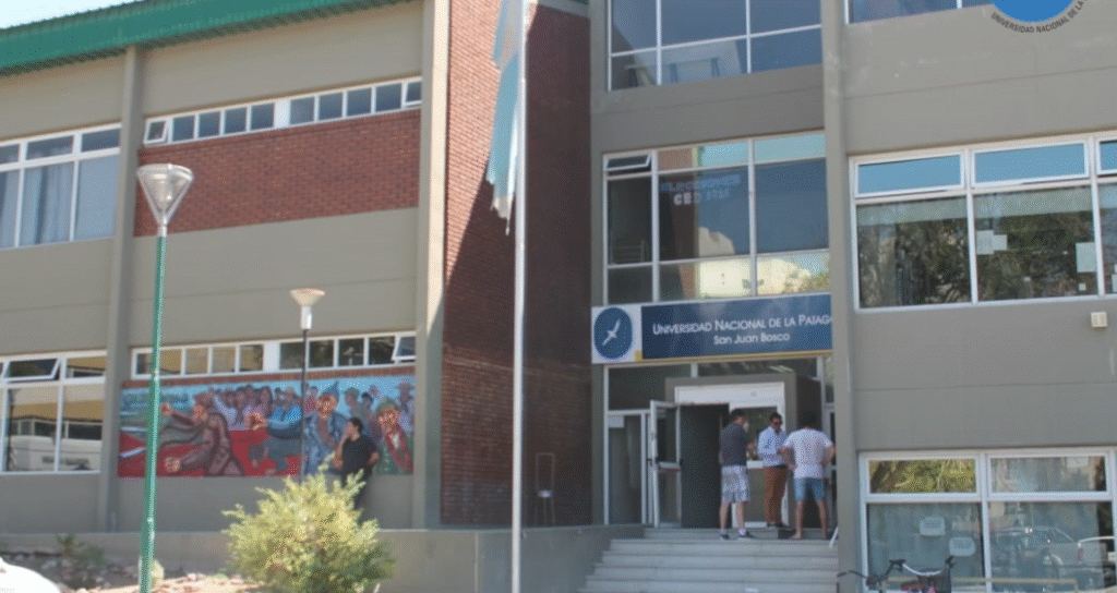 universidad de la patagonia trelew