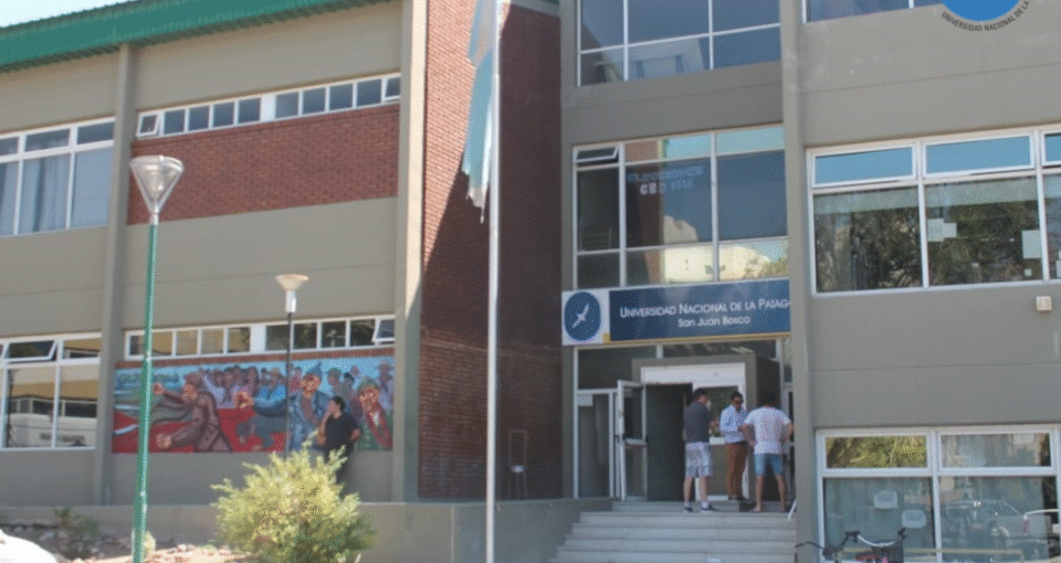 universidad de la patagonia trelew