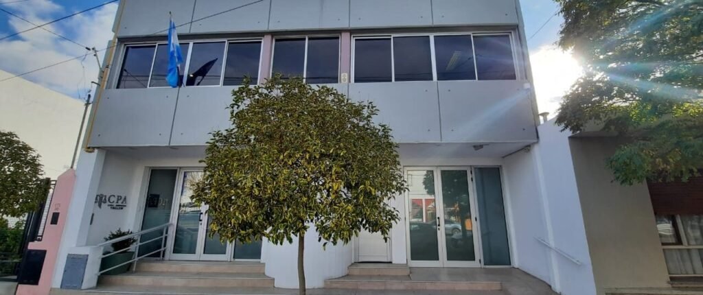 la fiscalía concretó este martes, la entrega de la llave de la casa de ana calfín a su familia. (1)