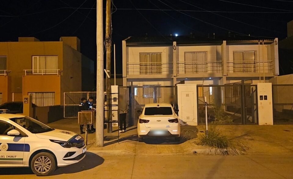 #politica«el paro no es el camino, el país sale adelante trabajando»el concejal de comodoro y p