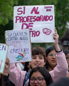 Marcha del instituto. Foto: Anibal Aguaisol