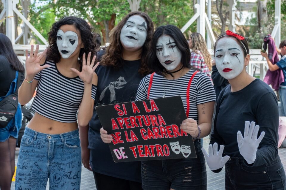 Marcha del Instituto 805 - Foto: Anibal Aguaisol