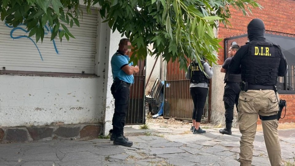 408118 crop 13715 lg