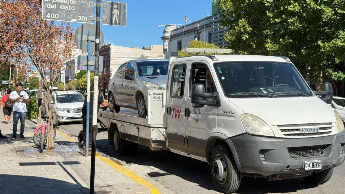 Trelew: secuestran un auto que operaba como “Uber” trucho en pleno centro