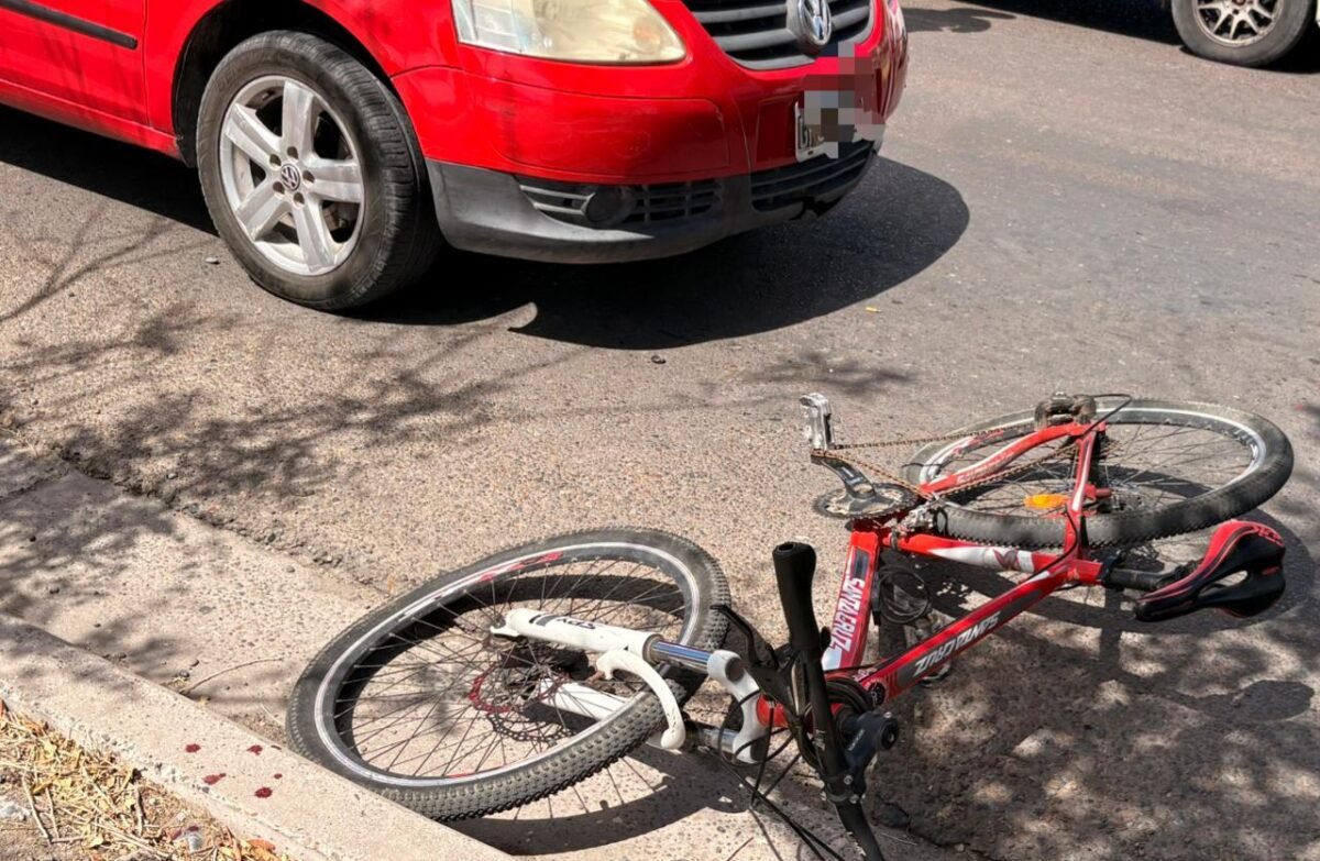 Trelew: atropellaron a un estudiante a la salida de la Escuela 724 y fue hospitalizado