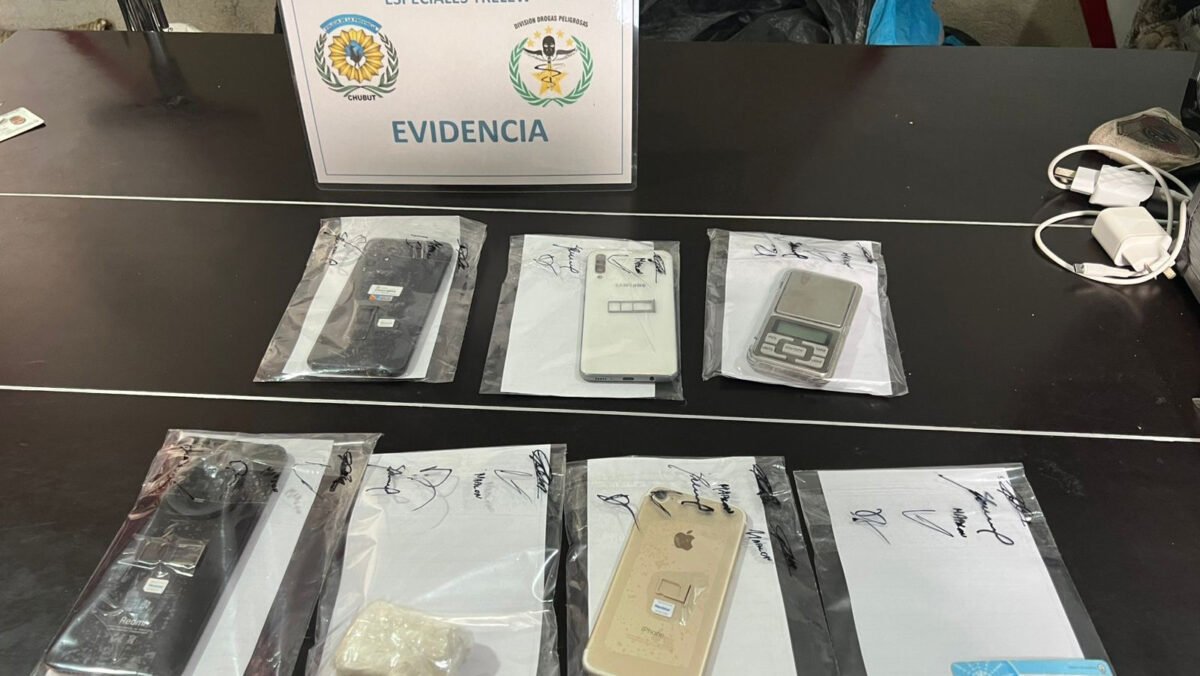 Desbaratan cinco puntos de venta de drogas en Trelew: cuatro imputados por narcomenudeo