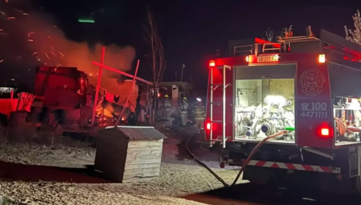 Incendio en Puerto Madryn: una familia perdió todo y piden ayuda solidaria