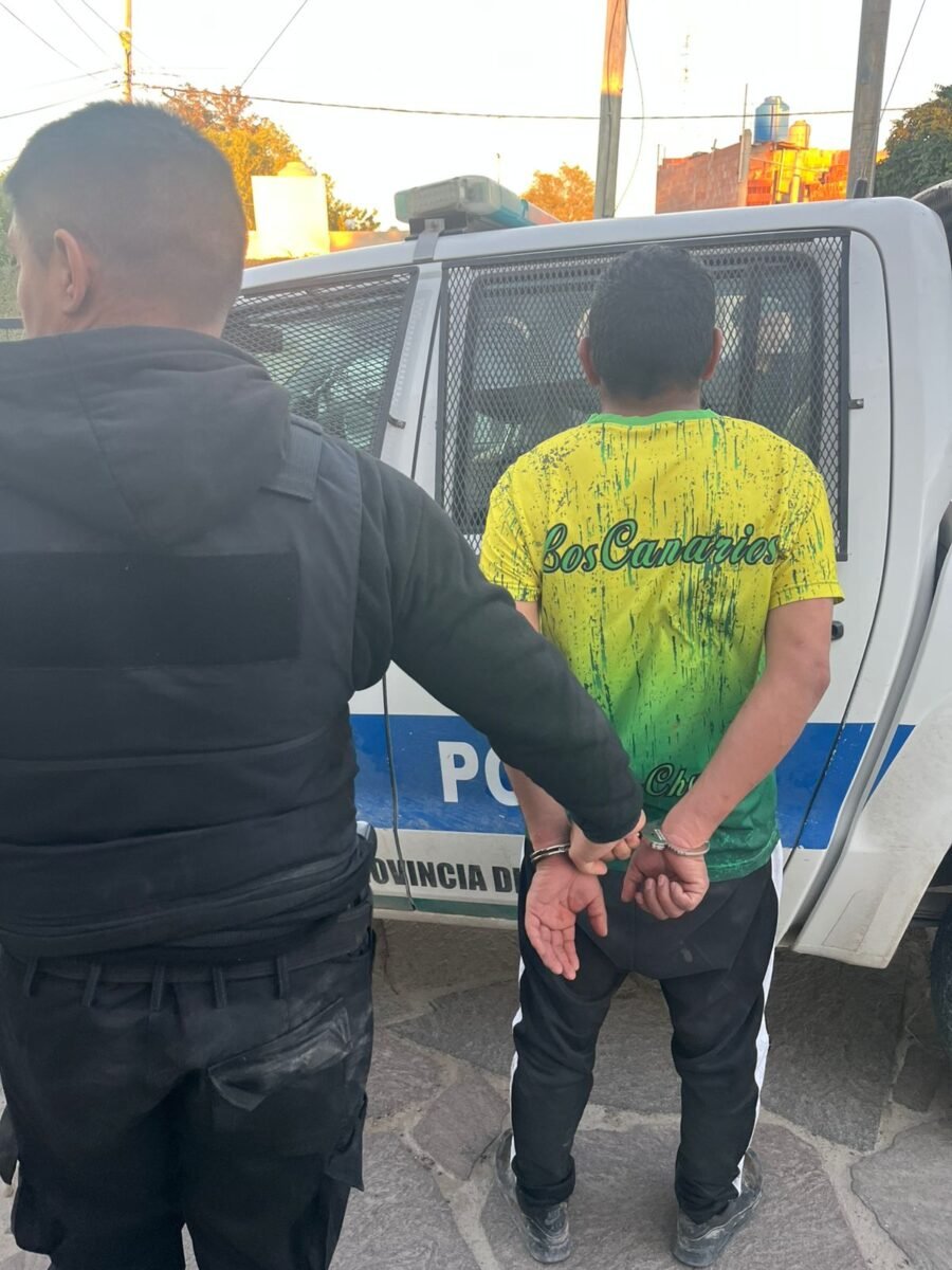 Violentos disturbios en Trelew: ebrios atacaron a policías y dañaron un patrullero en barrio Inta