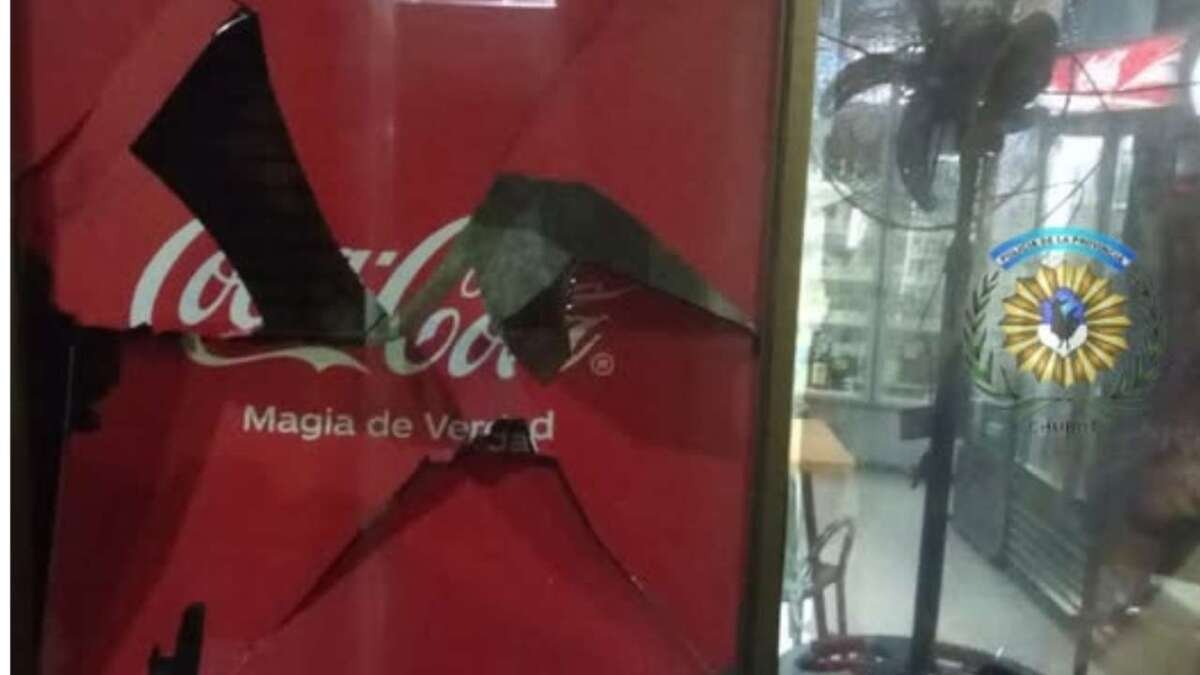 Discusión y daños en la Terminal de Rawson: dos jóvenes detenidos tras arrojar piedras y romper vidrios